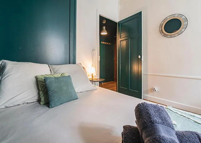 Apartament L'haussmannien - Spacieux 4 - Centre - Gare Reims