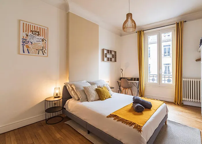 L'haussmannien - Spacieux 4 - Centre - Gare Reims